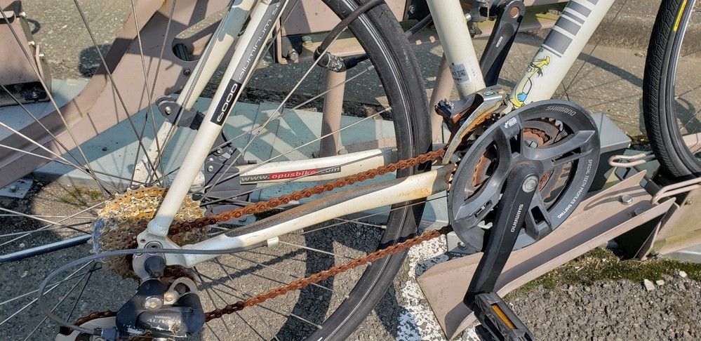 錆び錆びチェーンの自転車に乗っている人は、何を考えて生きてるん 