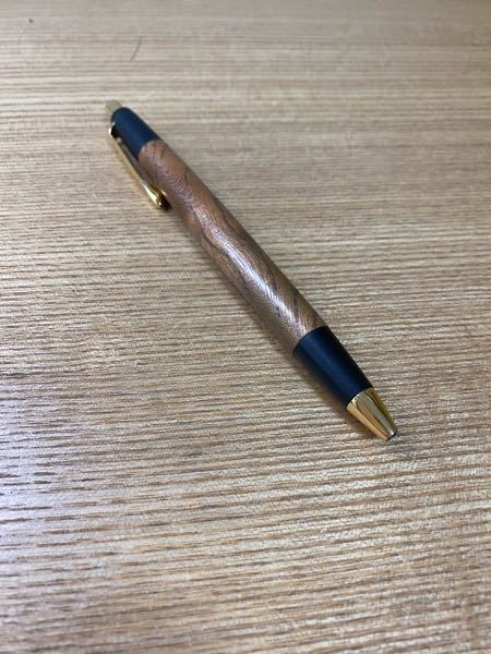 野原工芸の欅の経年変化について質問です。この写真を見てください。こ