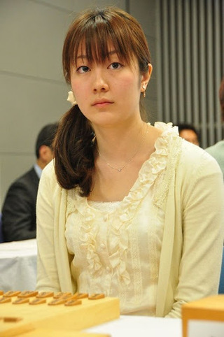 女流棋士の室谷由紀さんが離婚されましたがどのように感じますか Yahoo 知恵袋