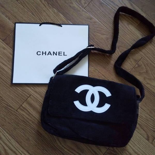 このCHANELのノベルティのバックは偽物でしょうか？？ - Yahoo!知恵袋