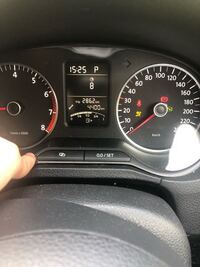 車の警告ランプについて今朝運転中に突然スピードメーターの辺りに三角の中に Yahoo 知恵袋