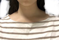 襟ぐりが大きい服の下に何を着ますか タンクトップを重ね着ですか タンクトップ Yahoo 知恵袋