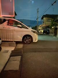 自宅駐車場に車を２台停めたいのですが 写真の様に溝にタイヤがはみ出てしまいます Yahoo 知恵袋