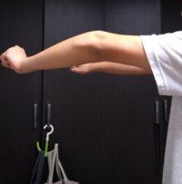 何故か左の肘が曲がっているのですが これって何かわかる人います Yahoo 知恵袋