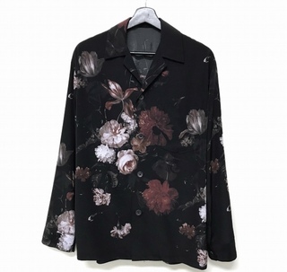 ファッションに詳しい方お願いします この花柄シャツに合うアウターってどん Yahoo 知恵袋