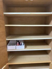 棚がこんな感じの幅が 狭いものでここに服を収納したい場合どうしたらいいと思いますか 教えて 住まいの先生 Yahoo 不動産