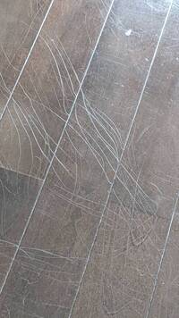 こういったフローリング表面についた傷は自分で目立たなく補修できますか ペ Yahoo 知恵袋