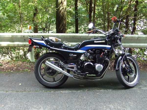 Z400GPの警告灯が点滅 - 写真のGPなんですがメーターの - Yahoo!知恵袋