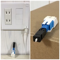 ソフトバンクひかりの電話を解約したのですが、工事の段取りの手違いにより撤去してほしかった光の配線が壁のパネルから少し出たまま放置されることになってしまいました。
ソフトバンクとは中 々連絡がつかず面倒なので自分で配線を切ってしました。
線はパネルを外して壁の裏へ放置しました。
後から思えば線が切りっぱなしの状態ですが漏電の心配はないでしょうか？
もし漏電の可能性がある場合はビニールテ...