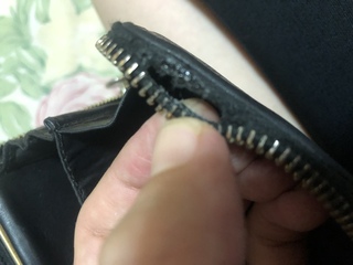 シャネルの財布のファスナー修理に出したんですが 安く直してくれるところ知 Yahoo 知恵袋