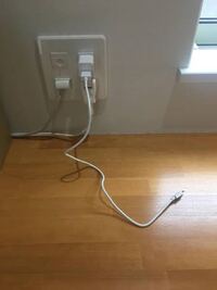 写真のように充電コードやアダプターをさしっぱなしにする人がいま Yahoo 知恵袋
