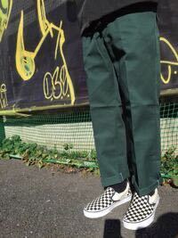 ジーンズの着こなしについて オーバーサイズのジーンズを絞ってはくというの Yahoo 知恵袋