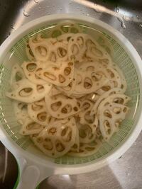 この蓮根 食べれる 皮を剥いたら 茶色い斑点いっぱいのレンコン 美味しく食 Yahoo 知恵袋