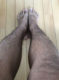 これって明らかにすね毛濃い方ですよね 電動バリカンなどで長さ調節したほう Yahoo 知恵袋