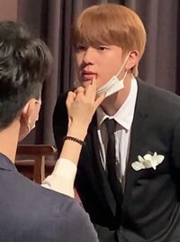 今btsのメイクさんのライブ見てたのですが その人彼氏いないらしいんですけ Yahoo 知恵袋