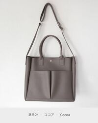 グレーシュバッグと ブラウンのバッグで迷っています。
合わせやすい、使いやすいのはどちらでしゃうか？

通勤用メインで使う予定です。


持ってる服はブラック、グレー、ネイビー、ブラウン
など基本的に暗めの色が多いです。

ベージュのボトムの時にグレージュの色味って合わないでしょうか？

グレージュのバッグだけ載せます！
キャメルは想像通りって色です。

あと、外にポケットあるのって危ないで...