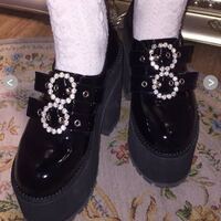 量産型のお洋服に合う 5000円前後のおすすめの黒い厚底の靴を教 Yahoo 知恵袋