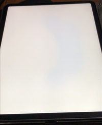 今日気がついたのですが Ipadの画面の上の方に赤い汚れみたいなのがつい Yahoo 知恵袋