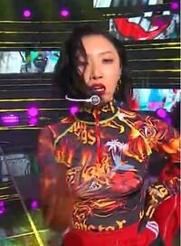 Mamamooファサの首の後ろにあるmariaと書かれたタトゥーの意味をお Yahoo 知恵袋