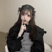 このひなちゃんが着ている黒のフリルのトップスはどこのお洋服でしょうか？ ... - Yahoo!知恵袋