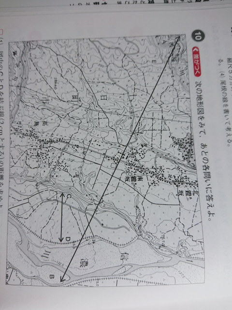 高校地理ｂについてです 図中に見られる顕著な地形をなんというか答え Yahoo 知恵袋