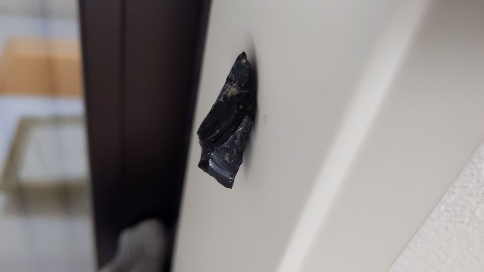 この石は黒曜石でしょうか ほぼ不透明でめっちゃガラス質です Yahoo 知恵袋