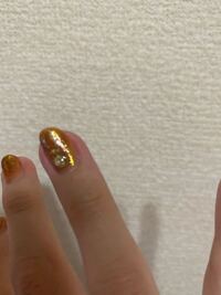 昨日ジェルネイルをしました 今日の午後から急に1本だけ爪と指の間 Yahoo 知恵袋