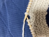 棒針編みでガーター編みを編んでいますが 目が落ちた というのでしょ Yahoo 知恵袋