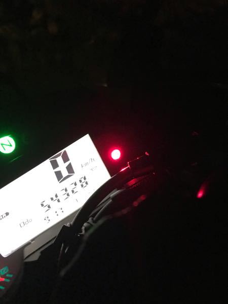 zx-6rについて質問ですエンジンをかけてからずっとこの赤いランプが