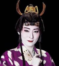 最近 インスタなどで見る元宝塚の蘭乃はなさん 何か顔が変わっ Yahoo 知恵袋