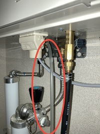 賃貸の壁掛けボイラー ノーリツ です ボイラー下のチューブから水が Yahoo 知恵袋