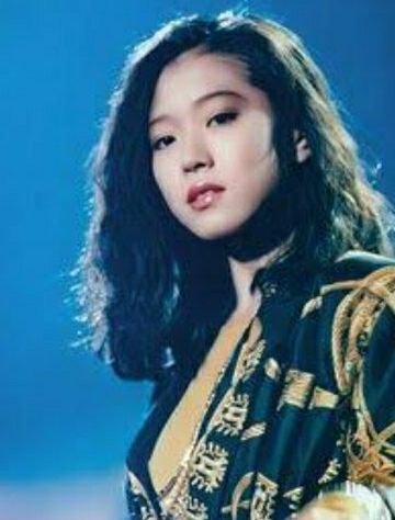 抱きしめて」というフレーズで思い浮かぶ曲はなんですか？教えて下さい 