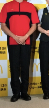 マクドナルドのマネージャーさんの名札の色は 黒の他に金 銀 赤 ピンクな Yahoo 知恵袋