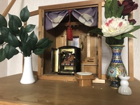 神棚の正しい配置を調べようと思ったのですが 写真にある僧侶 の像が何かわ Yahoo 知恵袋