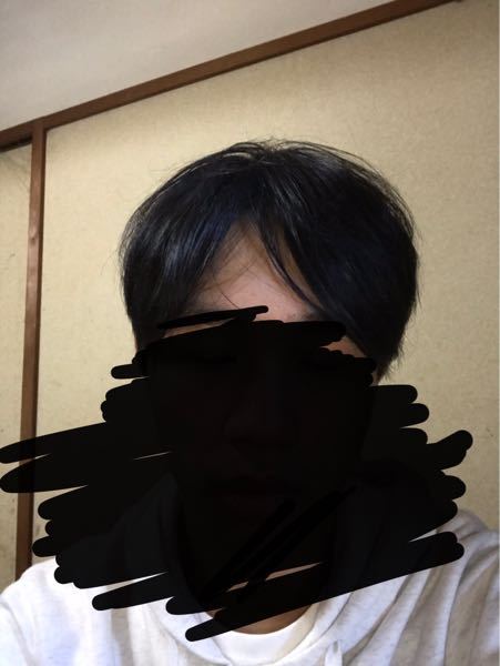 この髪型 相当ダサいですか 前髪が少なくどうしてもセンター分けっぽ Yahoo 知恵袋