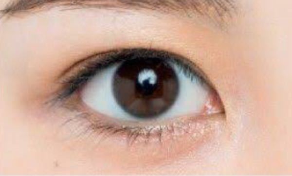 平行二重が似合わないと言われました ずっと右目だけ奥二重だったので Yahoo 知恵袋