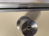 至急です ユニットバスの内側の鍵をかけるボタンみたいなのがあるのですが Yahoo 知恵袋