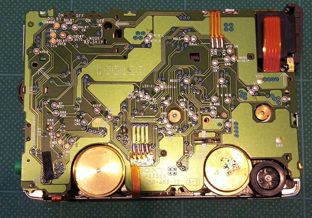 ソニーカセットウォークマンWM-EX555を修理しています