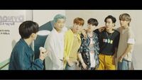 Btsこの写真の方たちの名前を教えてください 写っていないもう1人の方も Yahoo 知恵袋