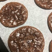マカロンを初めて作ってみたのですが 焼くと写真のようになりました Yahoo 知恵袋