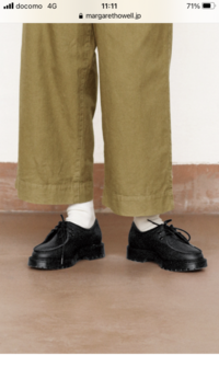 このモデルが履いている靴はなんて言う名前でしょうか マーガレットハ Yahoo 知恵袋