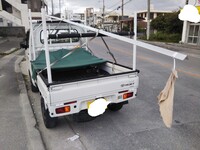 軽トラで資材を運搬します 写真の通り 荷物が車体からはみ出して Yahoo 知恵袋