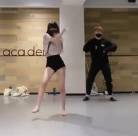 ゆりにゃがダンスで踊っていた洋楽の女性ボーカルの曲の題名がきに Yahoo 知恵袋