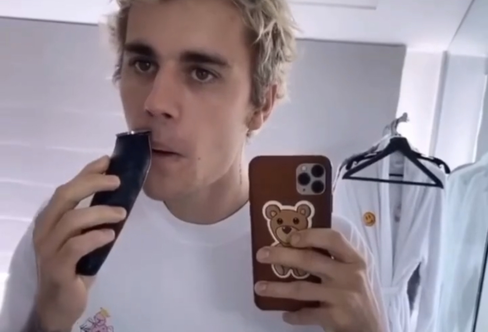 ジャスティンビーバーの使っている携帯ケースについての質問です 下 Yahoo 知恵袋