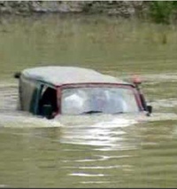 この車 ジムニーですが 水没してるのに全然エンジンが動いて陸ま Yahoo 知恵袋