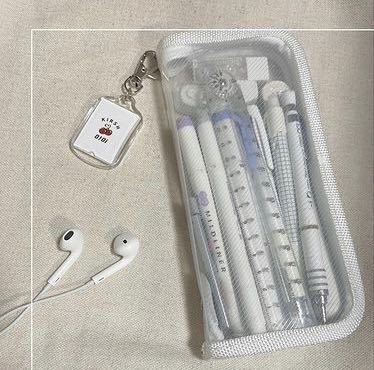 これはキャンドゥに売ってるペンケースらしいのですが 近所の2 3店舗には Yahoo 知恵袋