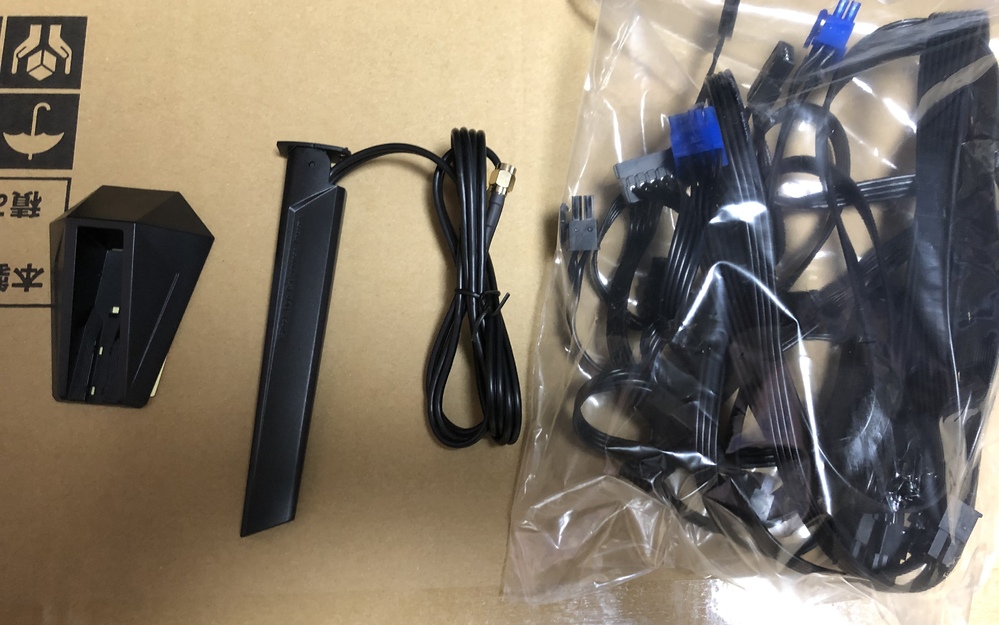 パソコン買いました。付属品として、部品が付いてきたのですが用途が