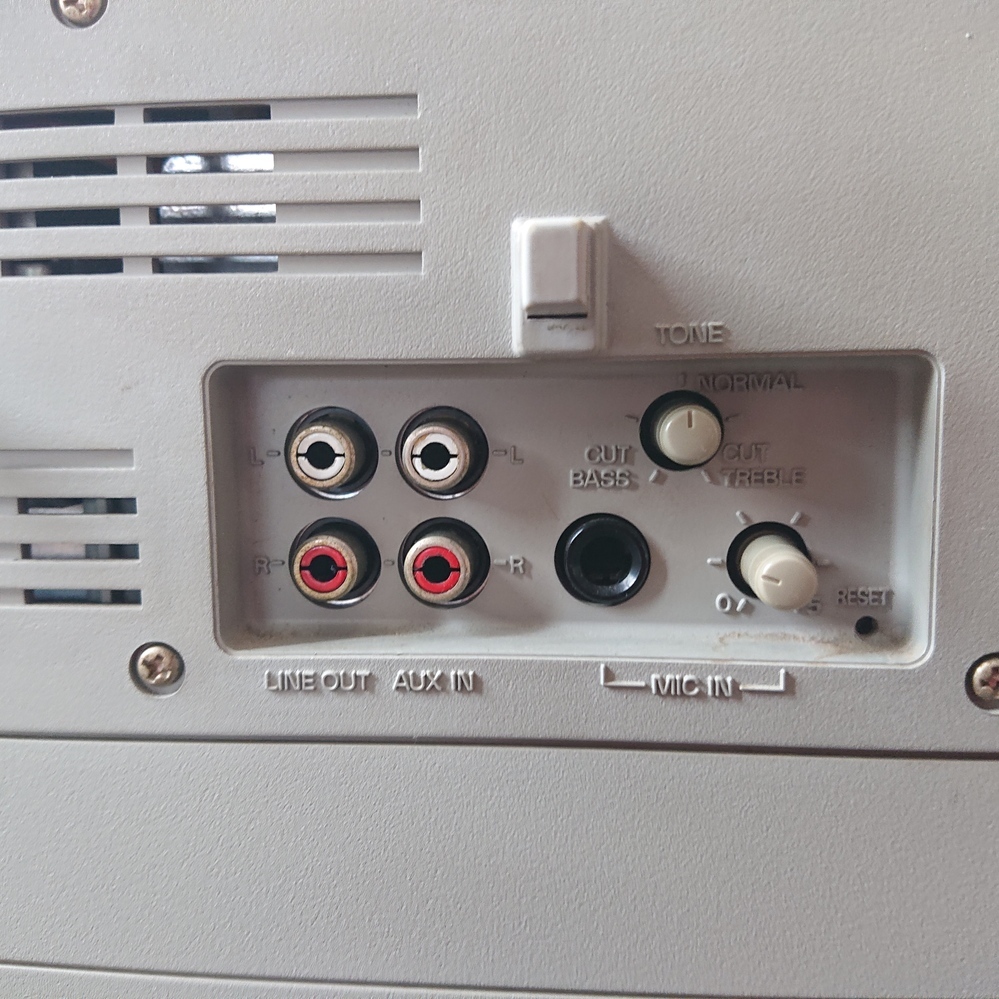 BOSEaw-1D。古いラジカセですが、ブルートゥース化するに BOSEaw-1D。古いラジカセですが、ブルートゥース化するに