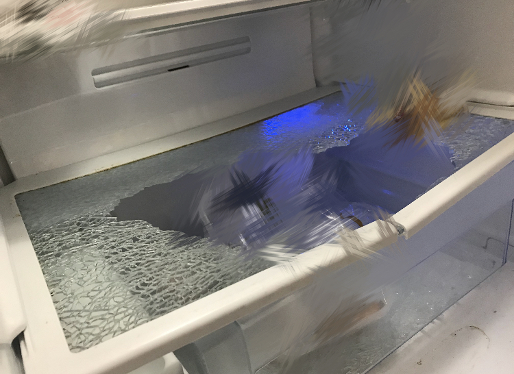 急に冷蔵庫の棚の部分が割れていてびっくりしました！みしみしいってて 