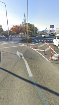 これは久留米の百年公園前の道路です 左折可の看板がないのに 信号が赤でも Yahoo 知恵袋